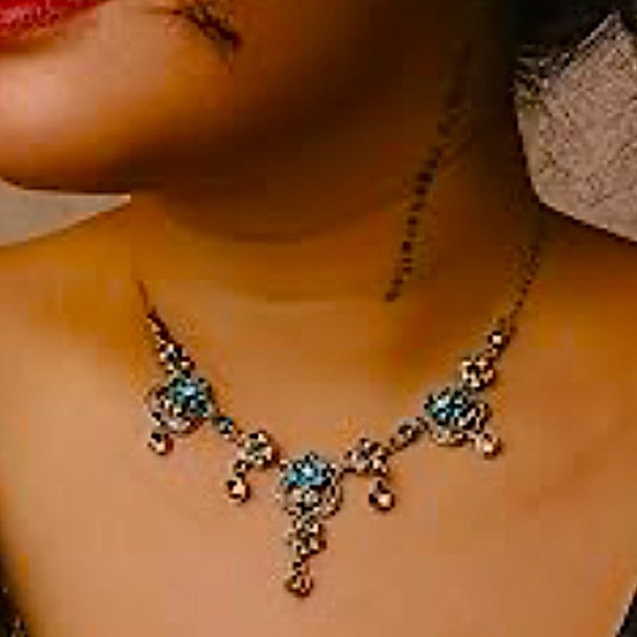 Medieval Vintage Love Flower Pendant Necklace Blue Sparkling Sapphire Stones - Picture 5 of 15